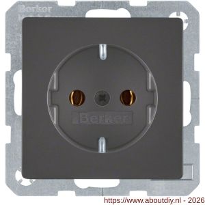 Berker Q1 contactdoos inbouw 1-voudig randaarde antraciet - A50402232 - afbeelding 1