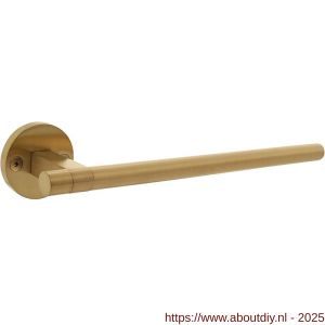 Intersteel 0719 deurkruk gatdeel rechts Shiraat by Grand en Johnson op rozet met schroefgaten diameter 55x8 mm PVD messing mat - A26011284 - afbeelding 1