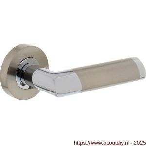 Intersteel Living 1685 deurkruk Nicol op rozet verdekt diameter 52x10 mm met nokken chroom-nikkel mat - A26001659 - afbeelding 1