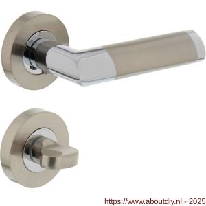 Intersteel 1685 deurkruk Nicol op rozet verdekt diameter 52x10 mm met nokken en WC-sluiting met stift 8x8 mm chroom-nikkel mat - A26004885 - afbeelding 1