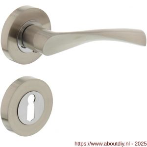 Intersteel 1687 deurkruk Giussy op rozet verdekt diameter 52x10 mm met nokken en sleutelrozetten nikkel mat - A26004893 - afbeelding 1