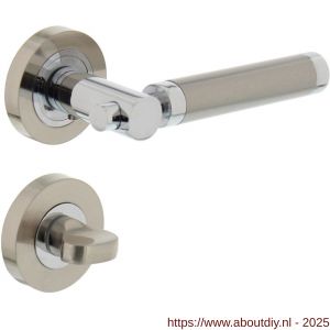 Intersteel 1698 deurkruk Birgit op rozet verdekt diameter 52x10 mm met nokken en WC-sluiting met stift 8x8 mm chroom-nikkel mat - A26004934 - afbeelding 1