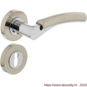 Intersteel 1700 deurkruk Bryan op rozet verdekt diameter 52x10 mm met nokken en sleutelrozetten chroom-nikkel mat - A26005140 - afbeelding 1