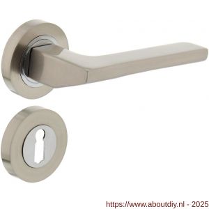 Intersteel 1705 deurkruk Ben op rozet verdekt diameter 52x10 mm met nokken en sleutelrozetten chroom-nikkel mat - A26005148 - afbeelding 1