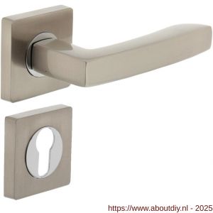 Intersteel 1714 deurkruk Dean op rozet verdekt 55x55x10 mm met nokken en cilinderrozetten chroom-nikkel mat - A26005160 - afbeelding 1