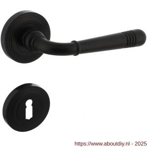 Intersteel 1725 deurkruk Helena op rozet verdekt met rillen diameter 55x10 mm met nokken en sleutelrozetten zwart - A26010794 - afbeelding 1