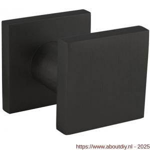 Intersteel Living 3929 voordeurknop vierkant 59x59 mm verkropt op achterplaat 60x60 mm éénzijdige montage aluminium zwart - A26009940 - afbeelding 1