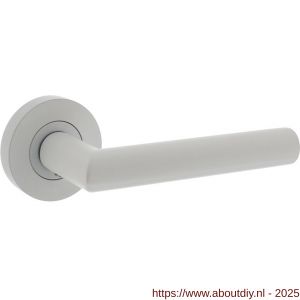 Intersteel 1693 deurkruk gatdeel rechts Bastian op rozet verdekt diameter 52x10 mm met nokken wit - A26009232 - afbeelding 1