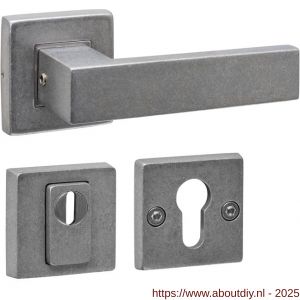 Intersteel 4057 set achterdeurbeslag vierkant deurkruk Amsterdam met massieve rozetten en SKG3 veiligheidsrozetten RVS getrommeld - A26010825 - afbeelding 1
