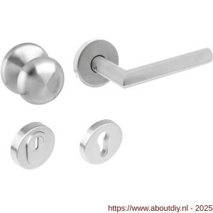 Intersteel Essentials 4057 set voordeurbeslag rond voordeurknop met SKG rozetten en deurkruk op rozet RVS - A26010482 - afbeelding 1