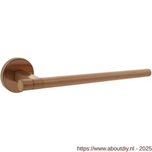 Intersteel 0719 deurkruk Shiraat by Grand en Johnson op rozet éénzijdig verdekt rechts diameter 55x8 mm PVD koper mat - A26011179 - afbeelding 1