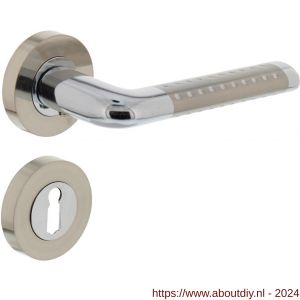 Intersteel Living 1684 deurkruk Marion op rond rozet 7 mm nokken met sleutelgat plaatje chroom-nikkel mat - A26004871 - afbeelding 1