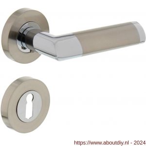 Intersteel Living 1685 deurkruk Nicol op rond rozet 7 mm nokken met sleutelgat plaatje chroom-nikkel mat - A26004883 - afbeelding 1