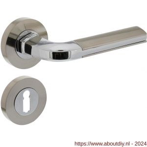 Intersteel Living 1719 deurkruk Bas op rond rozet 7 mm nokken met sleutelgat plaatje chroom-nikkel mat - A26004999 - afbeelding 1