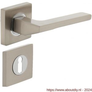 Intersteel Living 1715 deurkruk 1715 Ben op vierkant rozet 7 mm nokken met sleutelgat plaatje chroom-nikkel mat - A26005167 - afbeelding 1