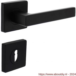 Intersteel Living 1713 deurkruk Hera op vierkant rozet 7 mm nokken met sleutelplaatje mat zwart - A26008257 - afbeelding 1