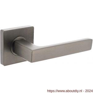 Intersteel Living 1713 deurkruk Hera op vierkante rozet met nokken 55x55x10 mm antraciet-grijs - A26009997 - afbeelding 1