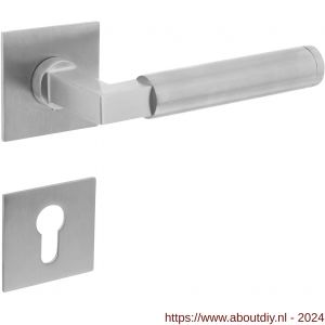 Intersteel Essentials 1849 deurkruk Baustil vastdraaibaar geveerd op vierkante magneet rozet met profielcilinderplaatje RVS - A26008535 - afbeelding 1
