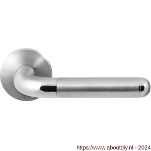 GPF Bouwbeslag RVS 1060.09/49-00 Maku Duo deurkruk op ronde rozet 50x8 mm RVS mat geborsteld-RVS gepolijst - A21013823 - afbeelding 1