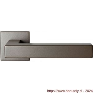 GPF Bouwbeslag Anastasius 1302.A3-02 Zaki+ deurkruk met vierkante rozet 50x50x8 mm Mocca blend - A21010606 - afbeelding 1
