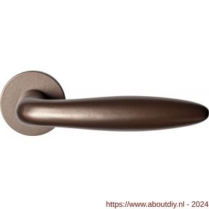 GPF Bouwbeslag Anastasius 1315.A2-00 Pepe deurkruk op ronde rozet 50x8 mm Bronze blend - A21010612 - afbeelding 1