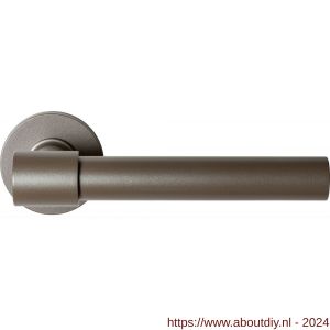 GPF Bouwbeslag Anastasius 3052.A3-00 Hipi Deux+ deurkruk 141,5 mm op ronde rozet 50x8 mm Mocca blend - A21010662 - afbeelding 1