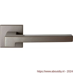 GPF Bouwbeslag Anastasius 3160.A3-02 Raa deurkruk op vierkante rozet 50x50x8 mm Mocca blend - A21010678 - afbeelding 1