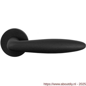GPF Bouwbeslag ZwartWit 8220.61-00 Pepe deurkruk op rond rozet 50x8 mm zwart - A21009336 - afbeelding 1
