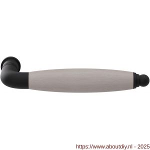 GPF Bouwbeslag ZwartWit 8261 Ika XL deurkruk gebogen met ronde eindknop zwart-eiken whitewash - A21005830 - afbeelding 1