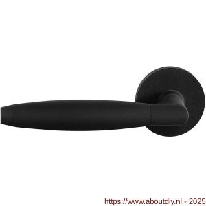 GPF Bouwbeslag ZwartWit 8266.61-00L/R Ika XL deurkruk gatdeel op rond rozet 50x8 mm links-rechtswijzend zwart - A21010349 - afbeelding 1