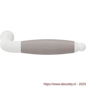 GPF Bouwbeslag ZwartWit 8282 Ika deurkruk gebogen met ronde eindknop wit-eiken whitewash - A21005854 - afbeelding 1