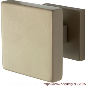 GPF Bouwbeslag Anastasius 9825.A4 vierkante voordeurknop 70x70 mm op rozet 53x53x8 mm Champagne blend - A21010507 - afbeelding 1