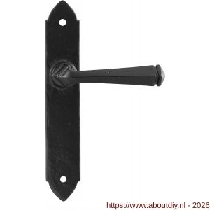 Kirkpatrick KP6052R PC72 deurkruk gatdeel op schild 245x40 mm PC72 rechtswijzend smeedijzer zwart - A21006054 - afbeelding 1